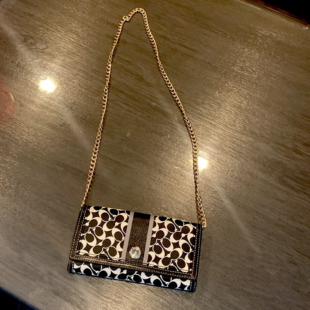 Coach Crossbody bag/ 
 Wallet on a chain 🖤🖤🖤 Gorgeous